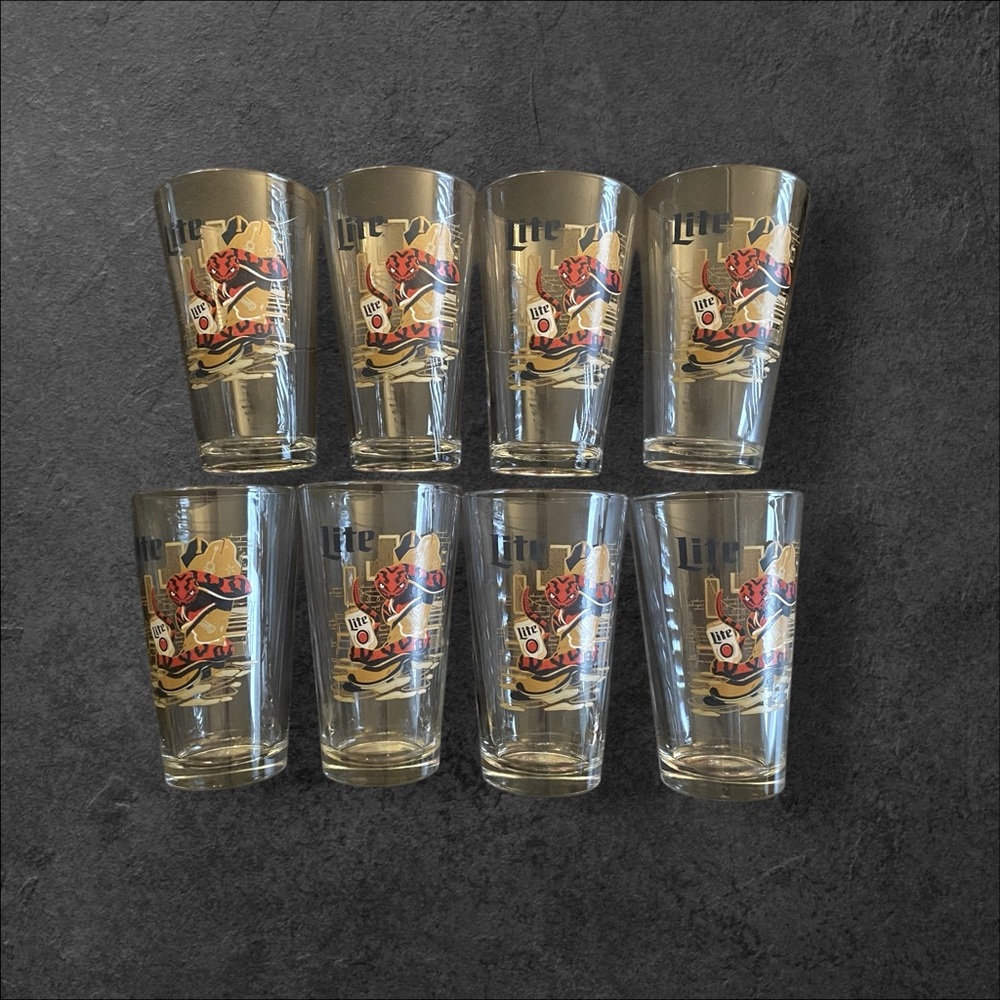 8 Vintage Miller Lite 
16oz beer glasses
